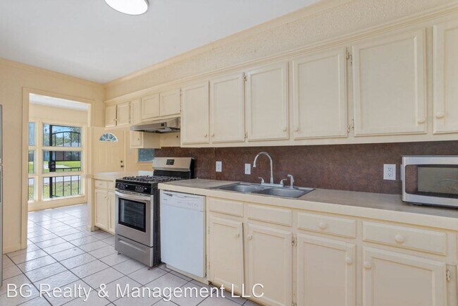 Foto del edificio - 3 br, 1 bath House - 3664 Greinwich Blvd