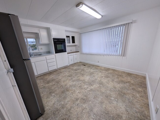 Building Photo - 2 Bedroom 1 Bath House with Detached Garage/Workshop