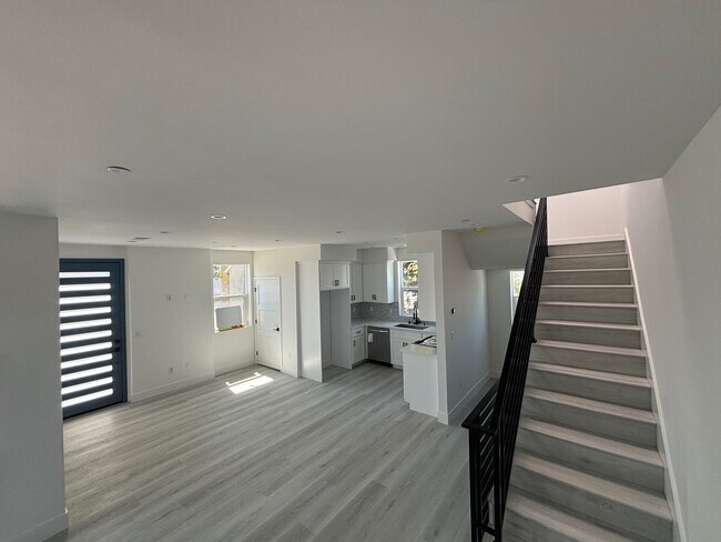 Foto del edificio - 419 S Eucalyptus Ave
