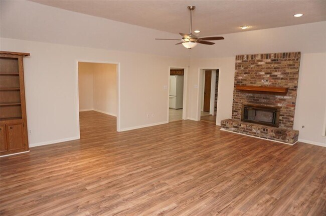 Building Photo - 41 Greentree Ln