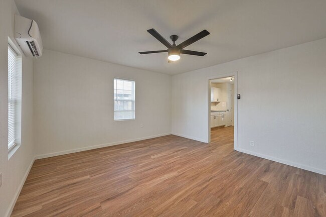 Foto del edificio - 3608 NW 16th St
