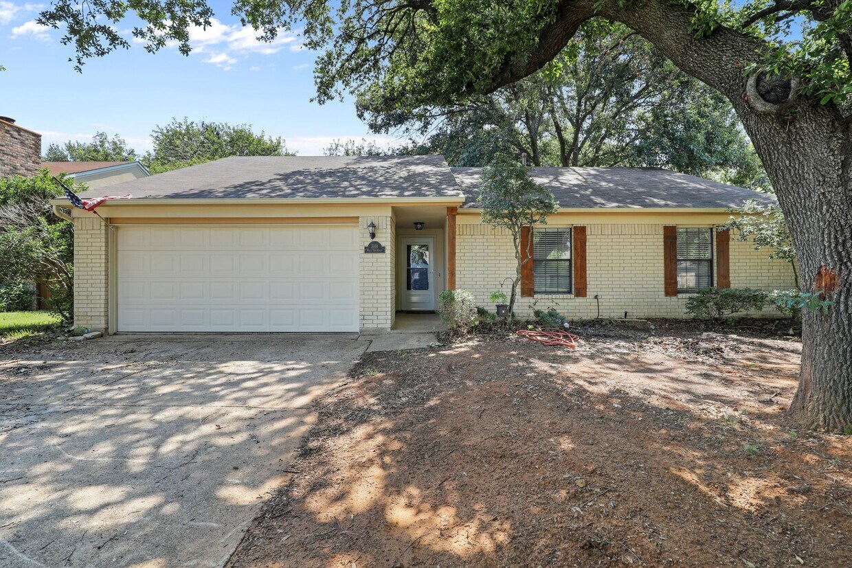 Excellent 3-2-2 Flower Mound Home located ... - Excellent 3-2-2 Flower Mound Home located ...