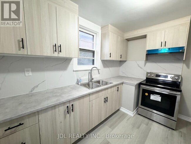 Building Photo - 229 Crestwood Rd