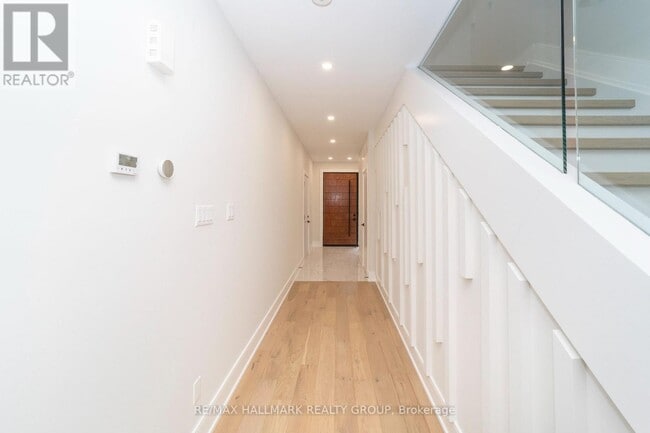 Building Photo - 185 Carleton Ave