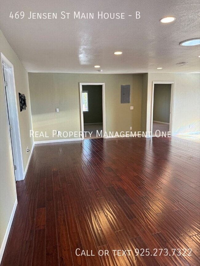 Building Photo - 469 Jensen St