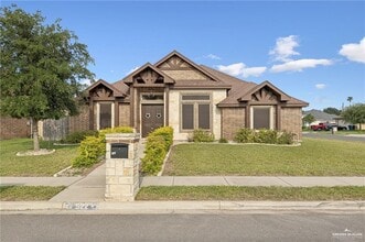 Building Photo - 522 Camila St