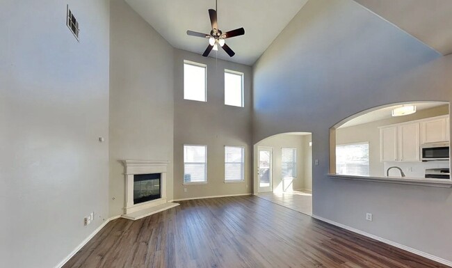 Foto del edificio - Elegant Simplicity in This Beautiful 4-Bedroom Residence