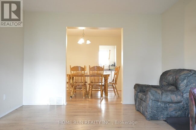 Building Photo - 617 Trelawny Private