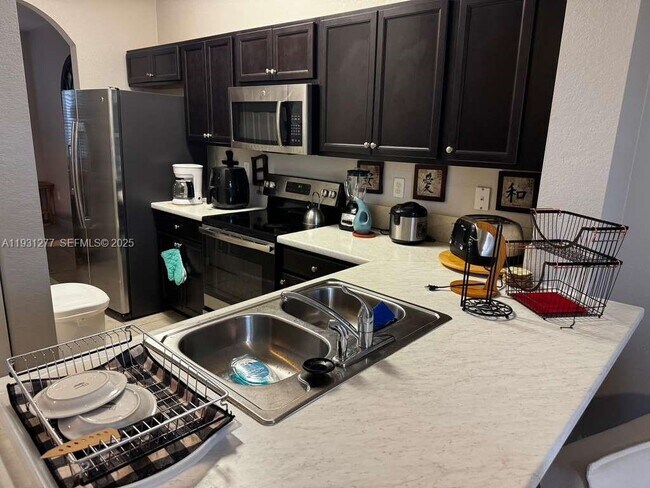 Building Photo - 2819 SE 1st Dr