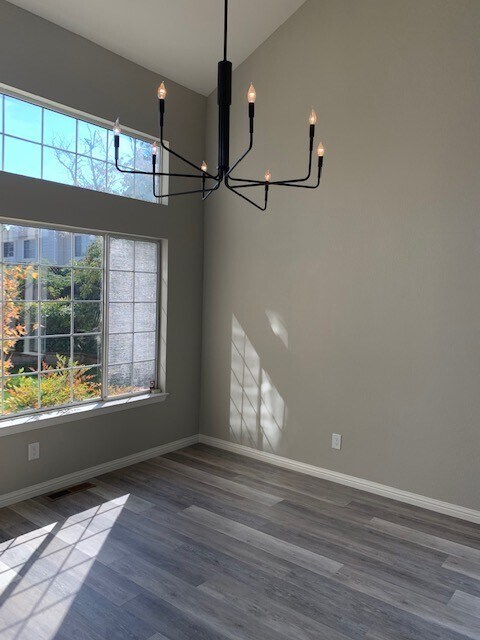 Foto del edificio - Beauty in East Petaluma ~ Gorgeous Spacious Home