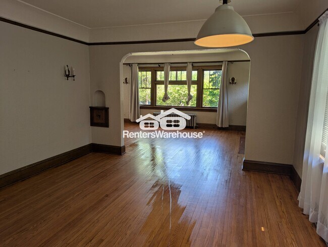Foto del edificio - 3743 W Broadway