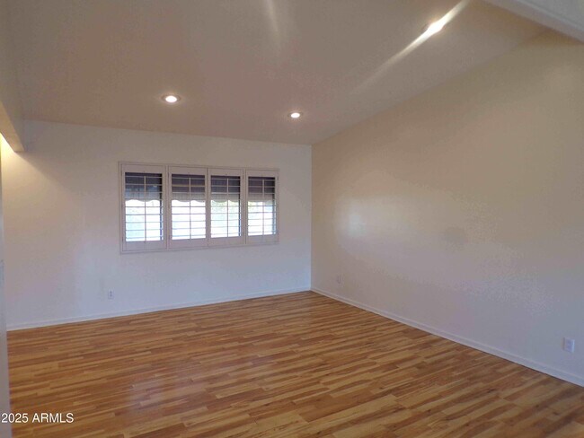 Foto del edificio - 3333 E Medlock Dr