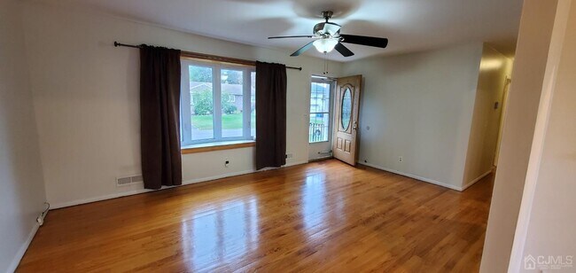 Foto del edificio - 1117 Hanover St