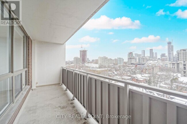 Photo du bâtiment - 666 Spadina Ave.