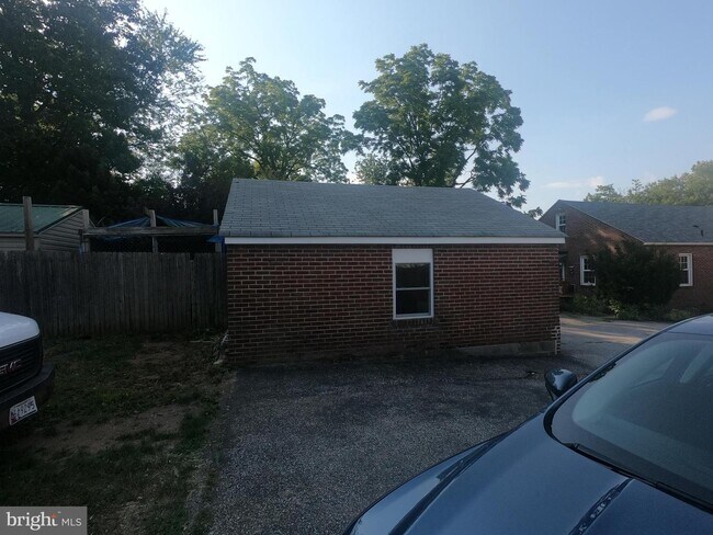 Foto del edificio - 408 E Main St