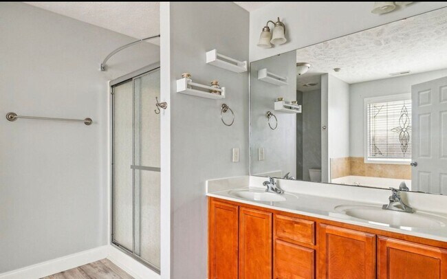 Building Photo - 362 Broad Dr