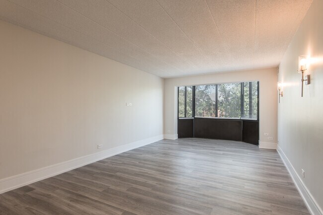 Building Photo - 626 E Woodland Park Ave