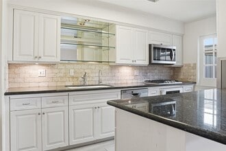 Building Photo - 5817 Valley Forge Dr