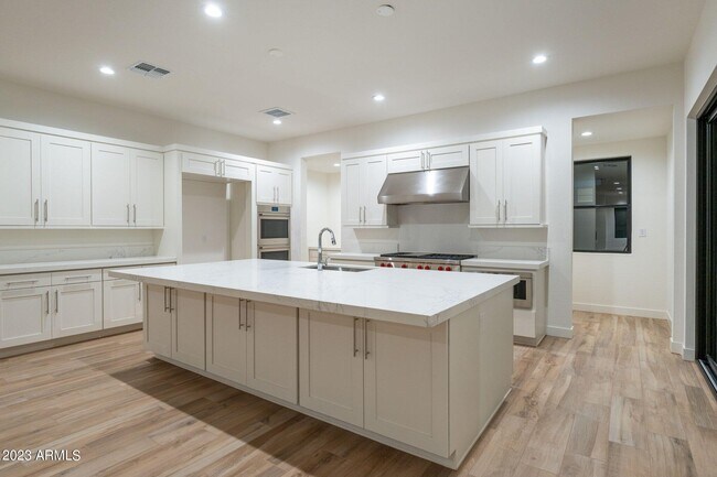 Building Photo - 3934 E Sagebrush St