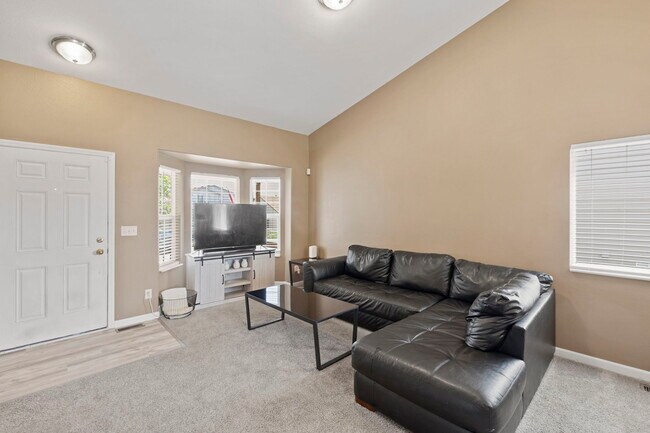 Building Photo - 7356 Coral Ridge Dr