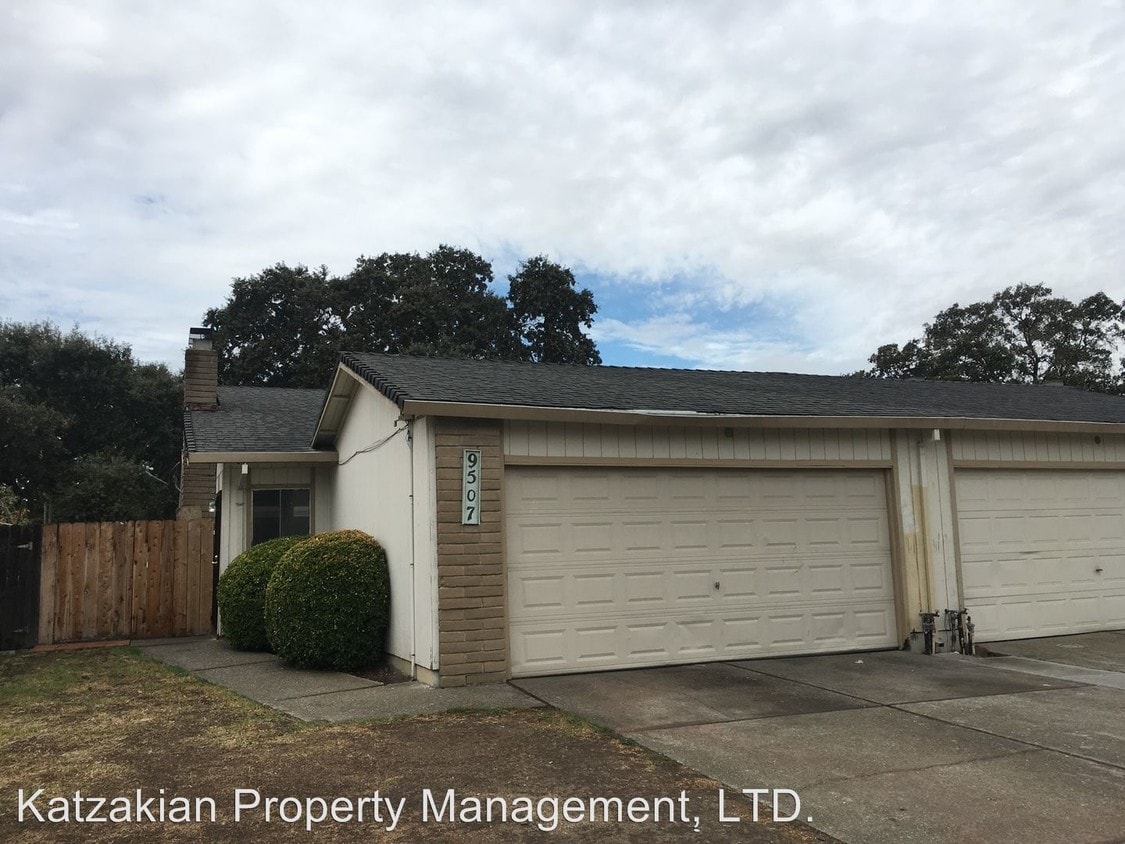 Primary Photo - 9509-9509 Cody Way
