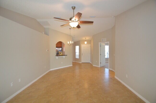 Building Photo - 10 Lytton Ln