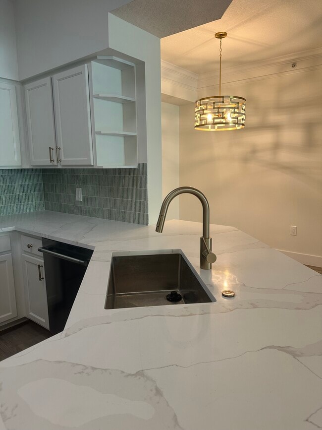 Quartz Counters - 9845 Baywinds Dr