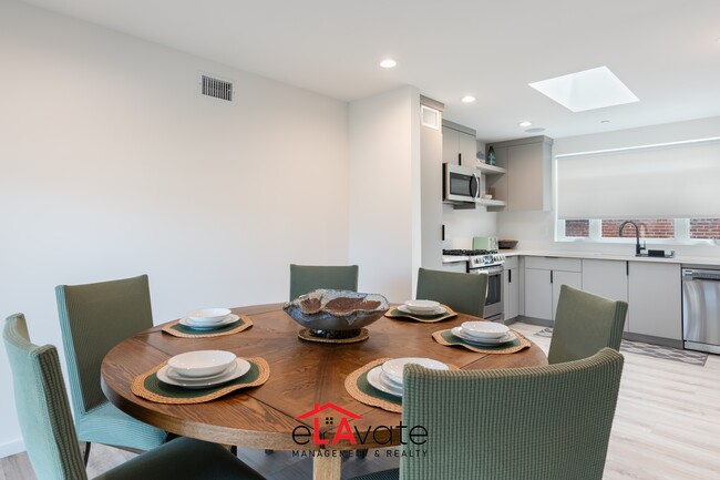 Building Photo - 1035 N Serrano Ave