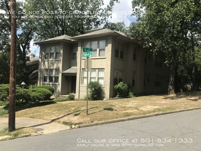 Building Photo - 822 N Spruce St