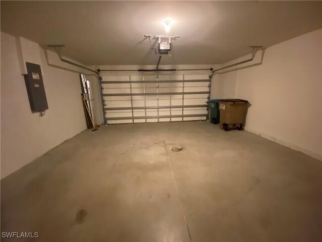 Foto del edificio - 3438 NE 8th Pl