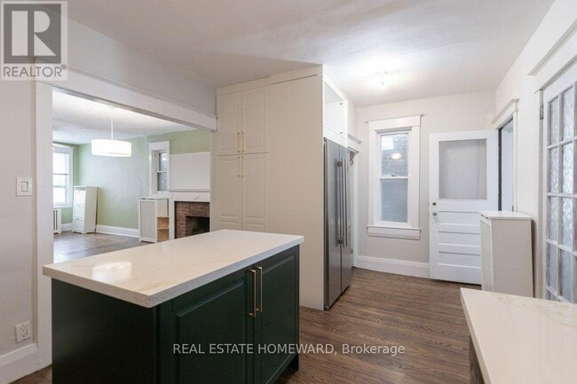 Building Photo - 94 Bastedo Ave