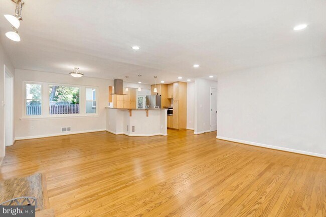 Building Photo - 7609 Woodridge Cir