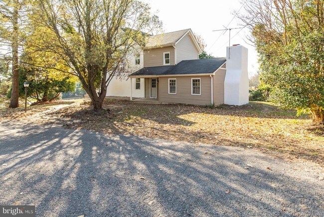 Building Photo - 211 Gale Ln