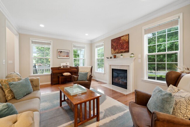 Building Photo - Stunning 5bd/4.5ba Home Near Duke Universi...