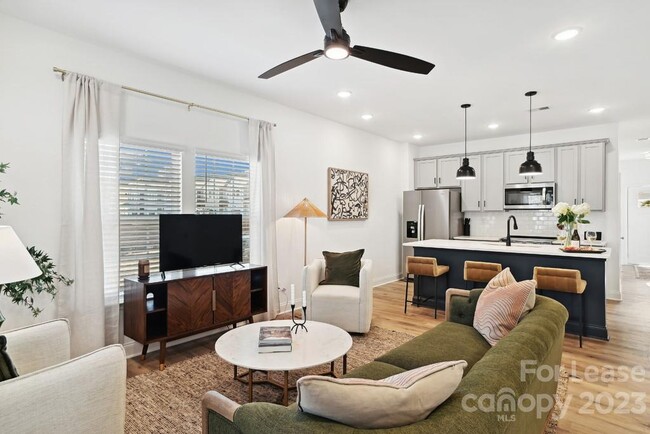 Foto del edificio - 5020 Limelight Ln
