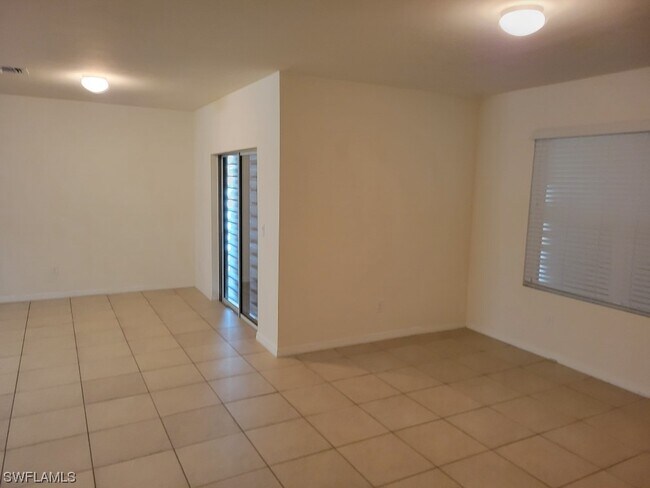 Building Photo - 4417 SW 15th Pl