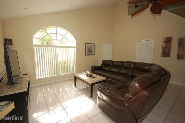 Foto del edificio - 4 br, 2.5 bath House - 2630 Bedford Mews Dr