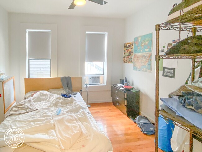Foto del edificio - 642 Driggs Ave