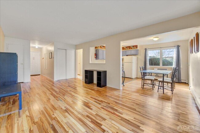 Building Photo - 415 Cranbury Rd