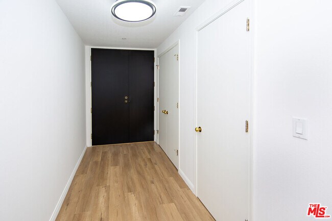 Building Photo - 200 S Swall Dr