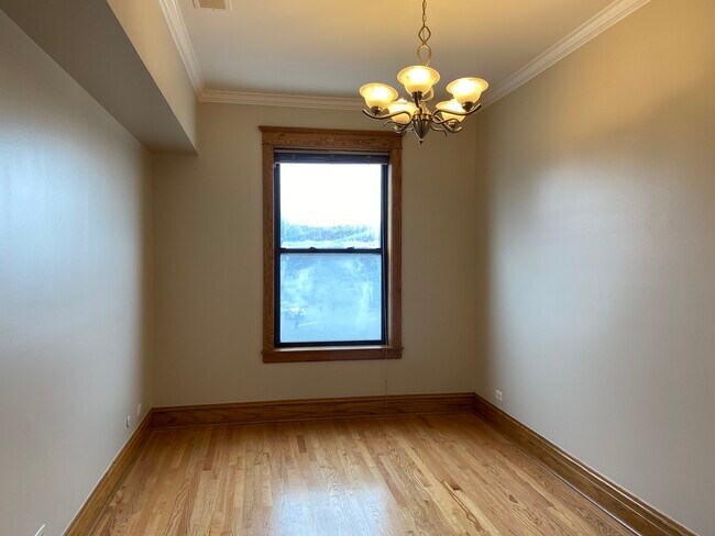Foto del edificio - 3129 W Logan Blvd