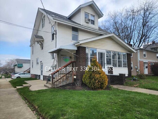 Building Photo - 535 W Maple St