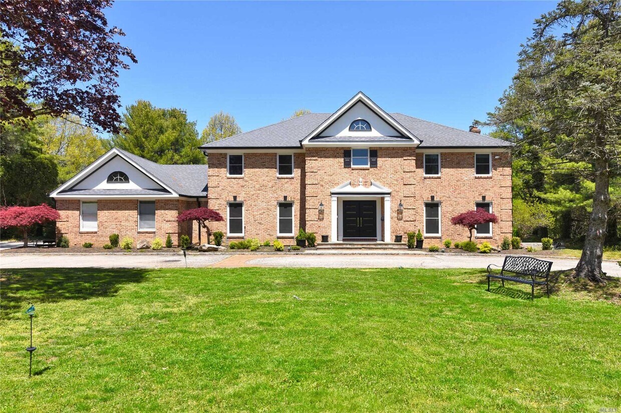 Primary Photo - 19 Wood Hill Ln