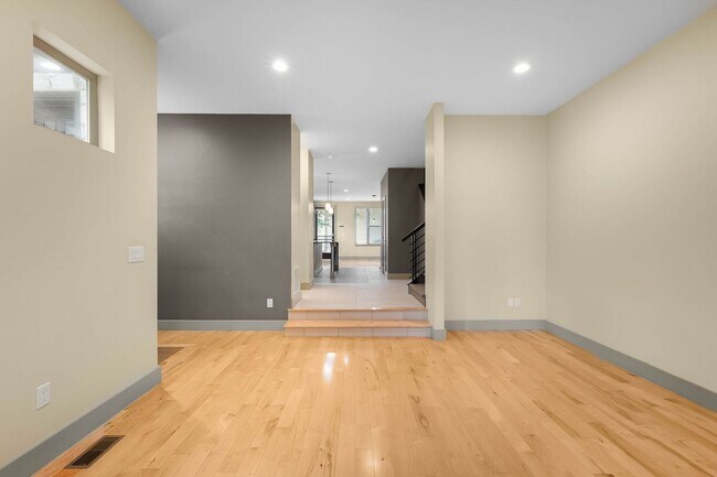 Foto del edificio - LUX 4BD, 5BA SloHi Home with Finished Base...