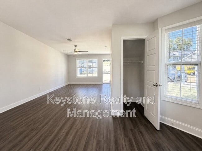 Building Photo - 1207 Woodland Vly Ln