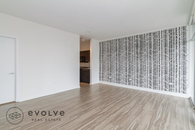 Foto del edificio - 805 N LaSalle Dr