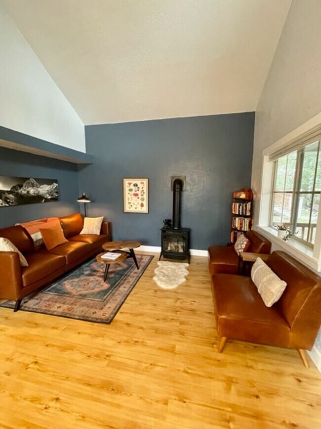 Foto del edificio - Beautiful Westside Terrace Cottage with W/...