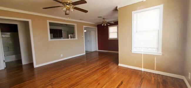 Building Photo - 2BR/1BA Home Featuring Stainless Steel Appliances & Private Backyard