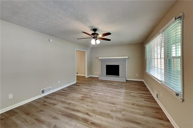Foto del edificio - 5104 Dogwood Hills Dr