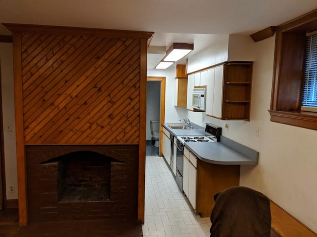 Building Photo - 52 St Marks Pl